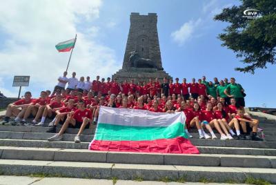 Пет сини момичета избрани за националния отбор за набори 2010 и 2011