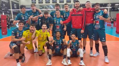 Алекс Николов с 13 точки при победа на Лубе в Европа