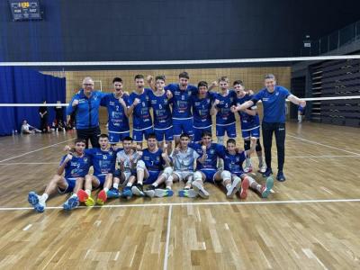 Момчетата до 16 години с победа №10