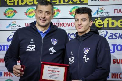 Левски и Желязков №1 за октомври у нас